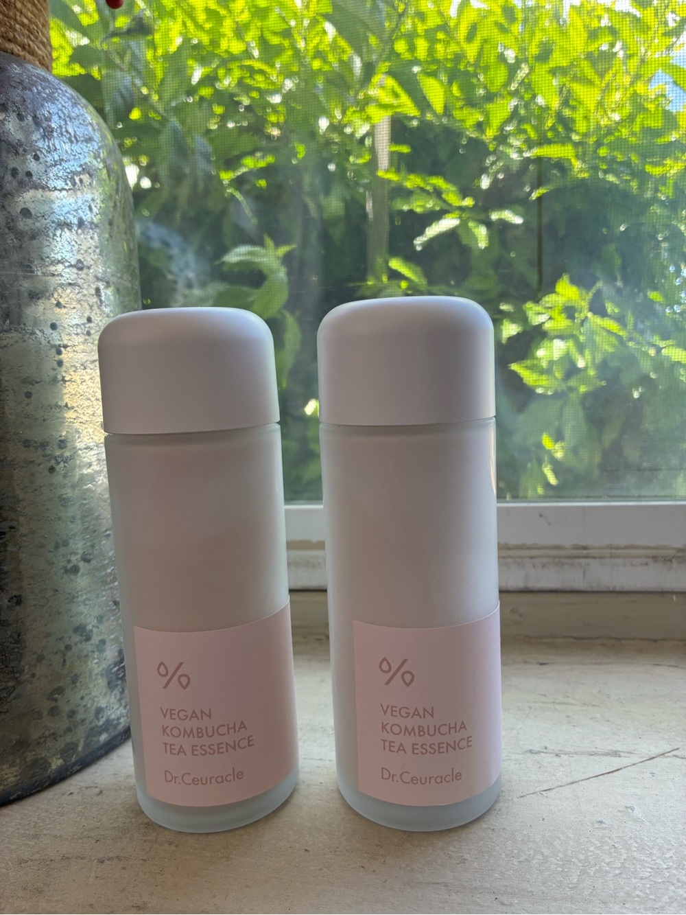 Vegan Kombucha Tea Essence - White & Pink